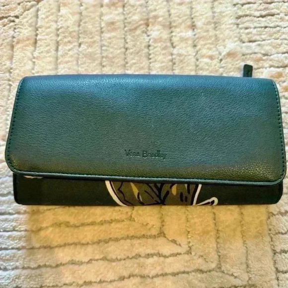 Vera Bradley trifold wallet - Picture 1 of 5